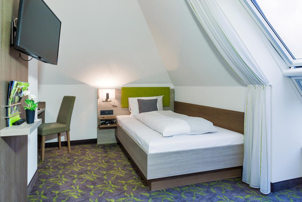 Hotel Бад Цвишенан Екстериор снимка